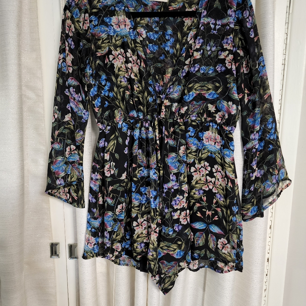 SOLD Show me your MuMu romper (small) - Picture 3 of 11